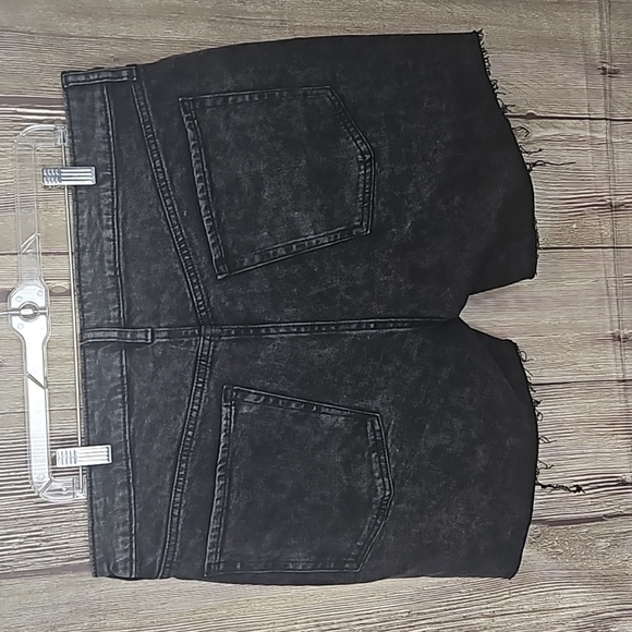 Womens Old Navy High Rise Shorts Distressed Straight Sz 16 - Picture 6 of 6